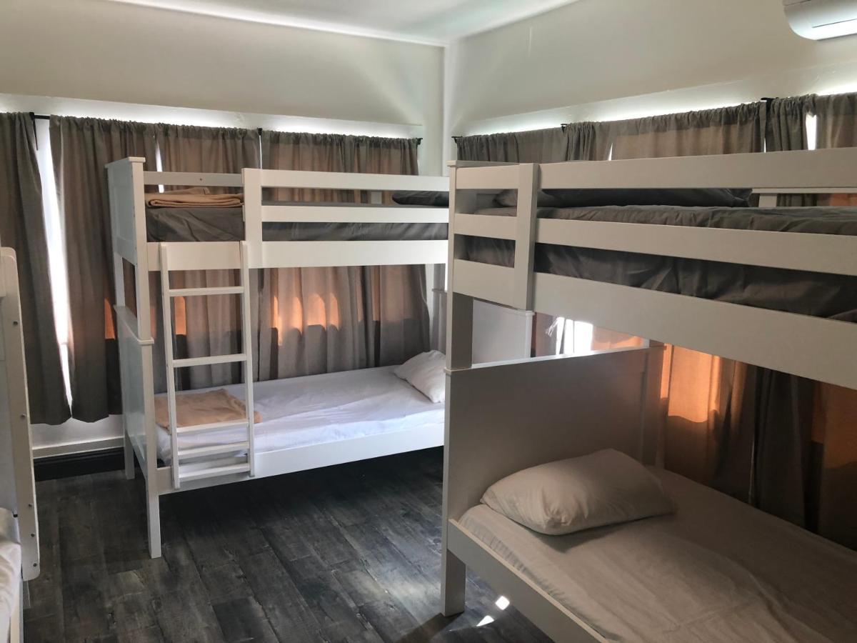 Hostal The Wilshire Metro